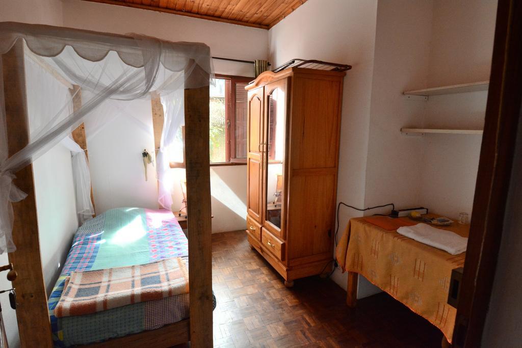 Hotel Chez Jeanne อันตานานารีโว ภายนอก รูปภาพ