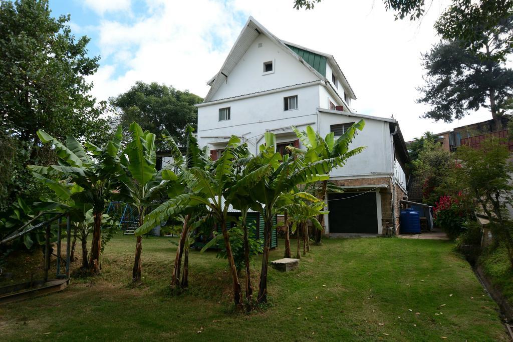 Hotel Chez Jeanne อันตานานารีโว ภายนอก รูปภาพ