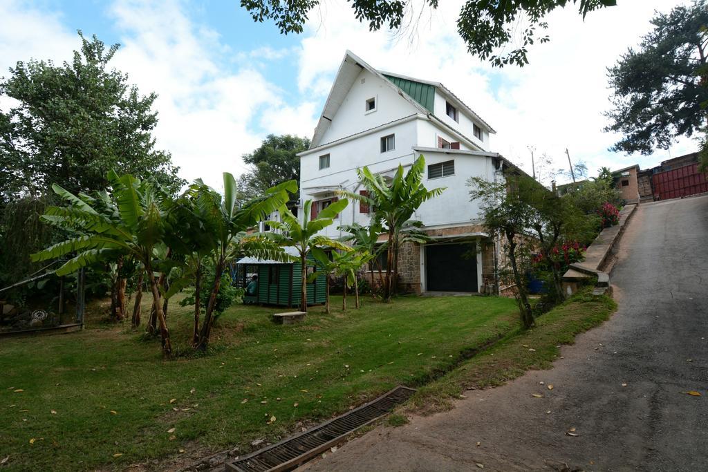Hotel Chez Jeanne อันตานานารีโว ภายนอก รูปภาพ