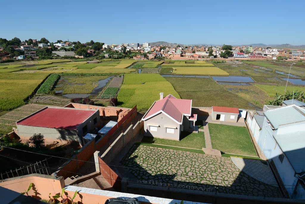 Hotel Chez Jeanne อันตานานารีโว ภายนอก รูปภาพ