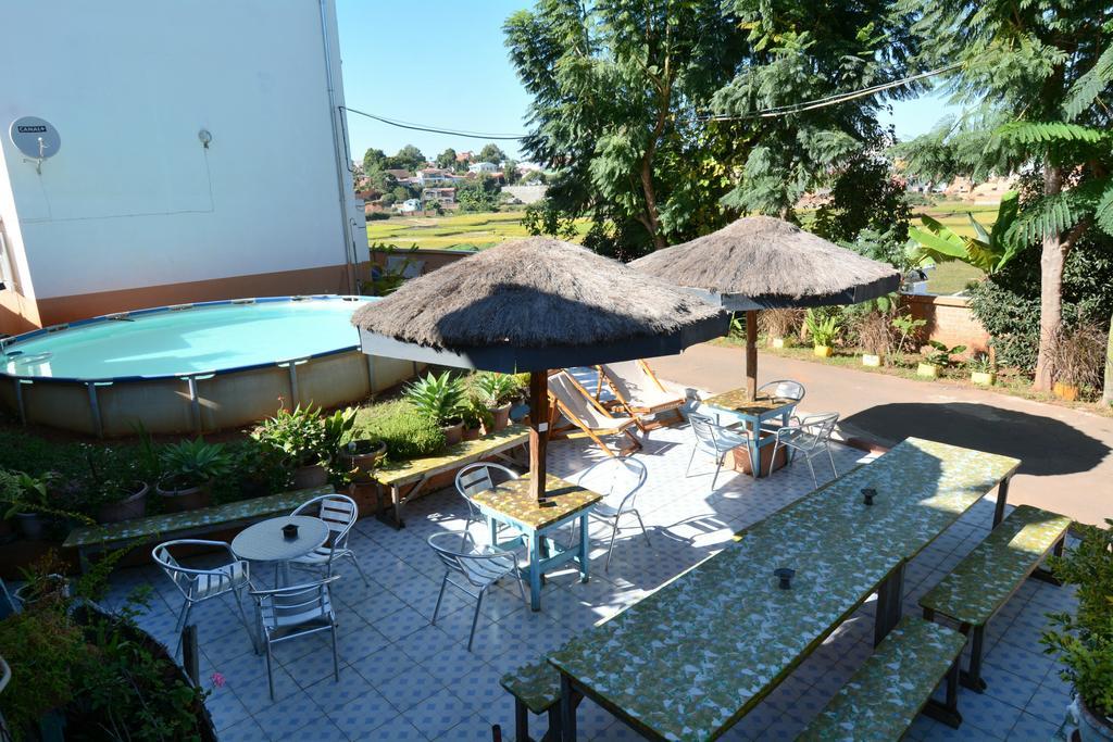 Hotel Chez Jeanne อันตานานารีโว ภายนอก รูปภาพ